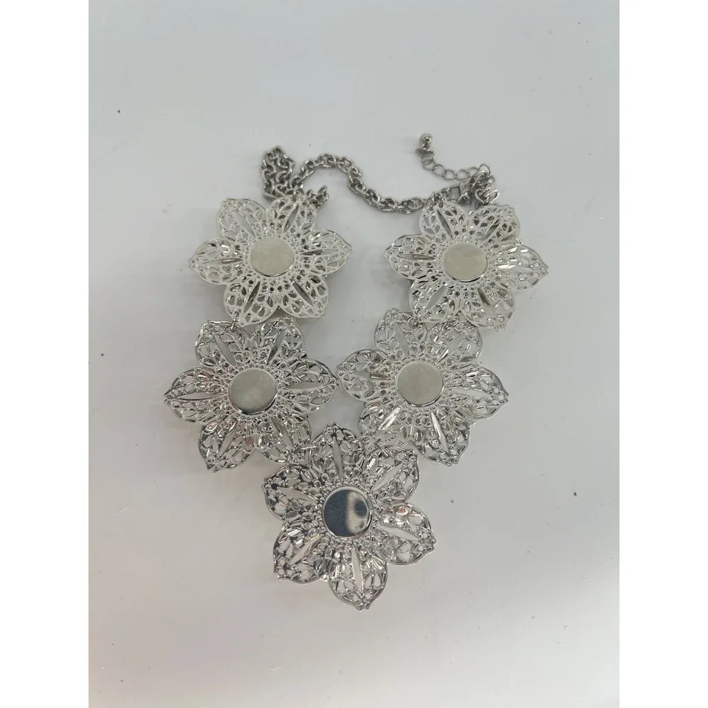 Silver Flower Necklace‎ With Blue Rhinestones